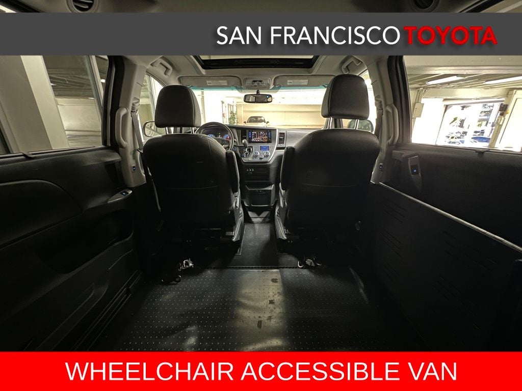 2017 Toyota Sienna SE 8 Passenger