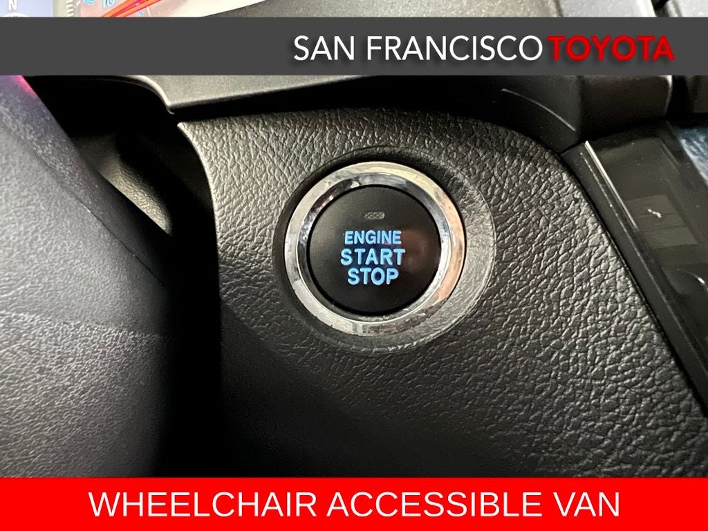 2017 Toyota Sienna SE 8 Passenger