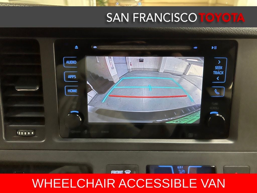 2017 Toyota Sienna SE 8 Passenger