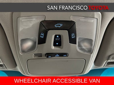 2017 Toyota Sienna SE 8 Passenger