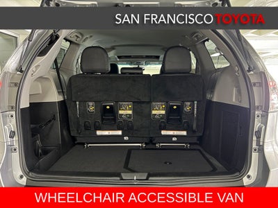 2017 Toyota Sienna SE 8 Passenger