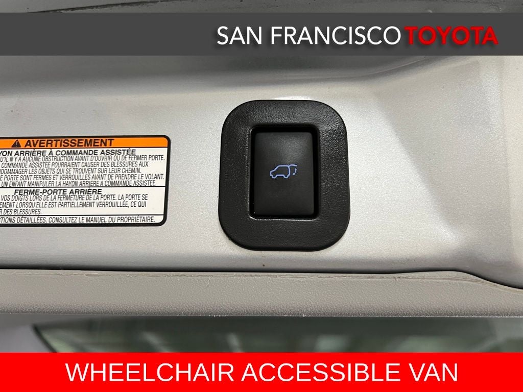 2017 Toyota Sienna SE 8 Passenger