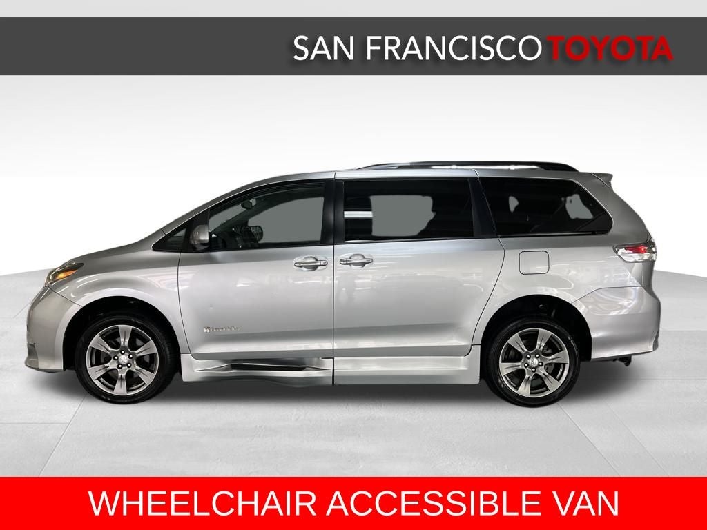 2017 Toyota Sienna SE 8 Passenger