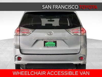 2017 Toyota Sienna SE 8 Passenger