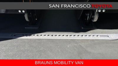 2026 Toyota Sienna XLE 8 Passenger