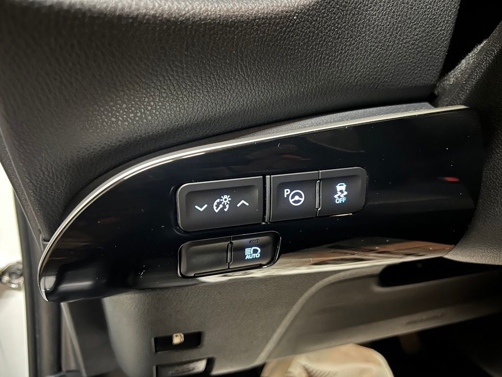 2022 Toyota Prius LE
