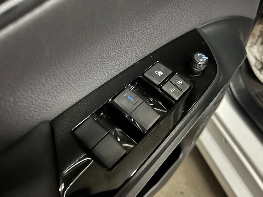 2022 Toyota Prius LE