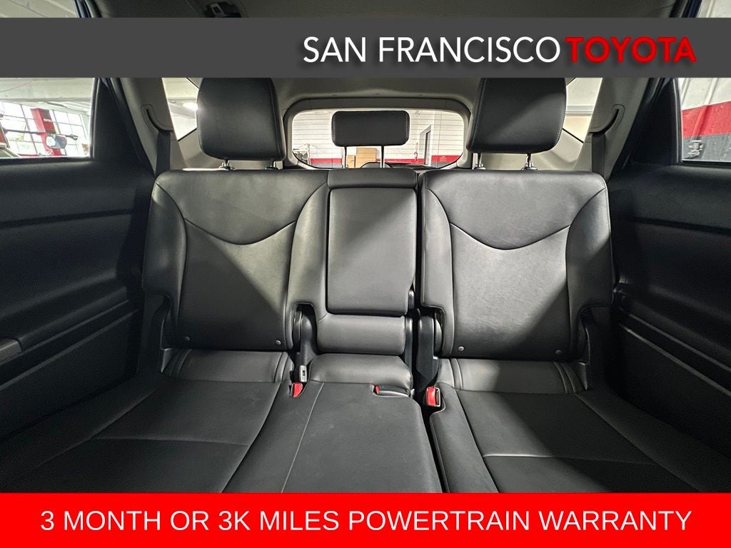 2015 Toyota Prius v Four