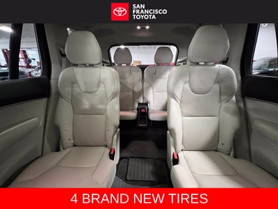 2020 Volvo XC90 T6 Momentum