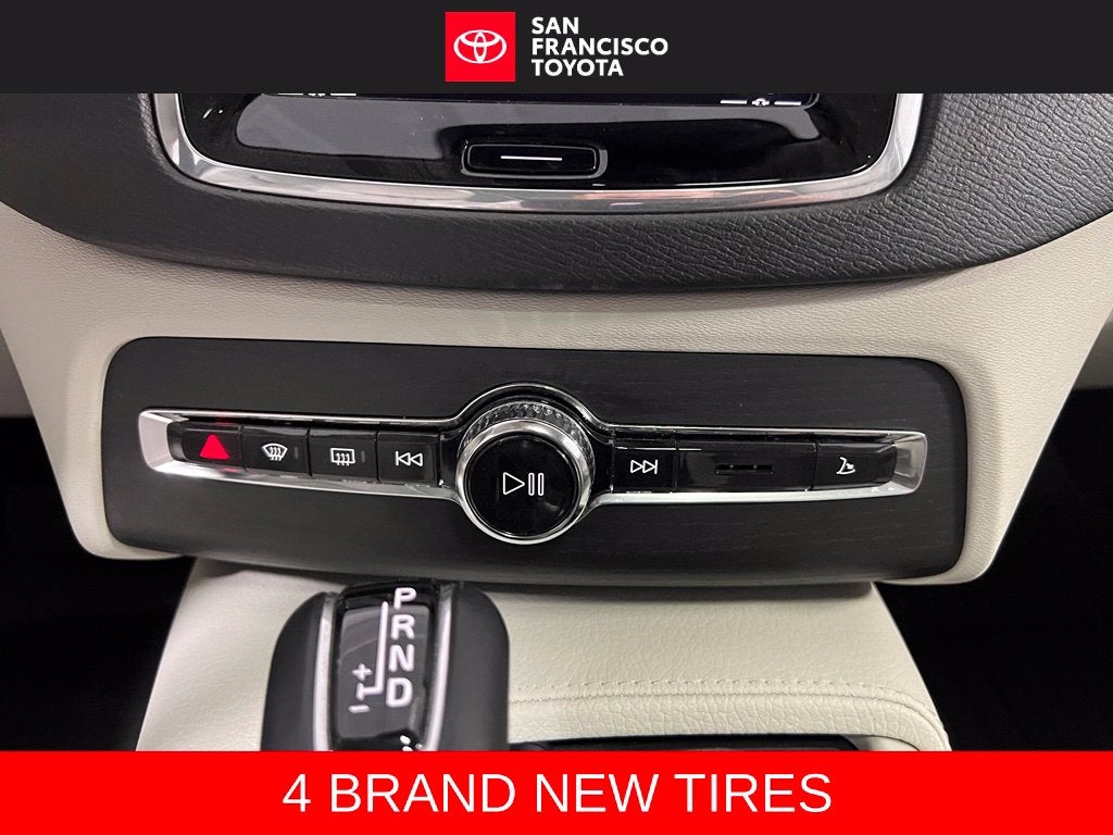 2020 Volvo XC90 T6 Momentum