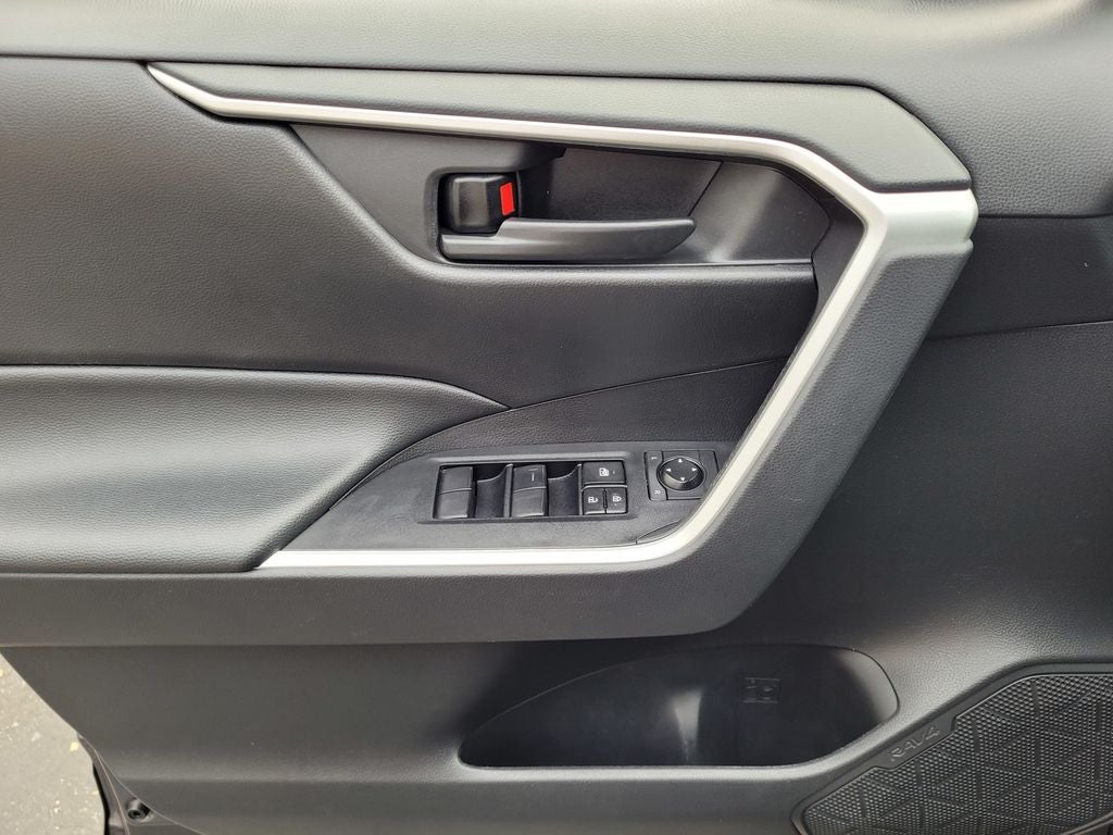 2022 Toyota RAV4 Hybrid LE AWD 41 mpg