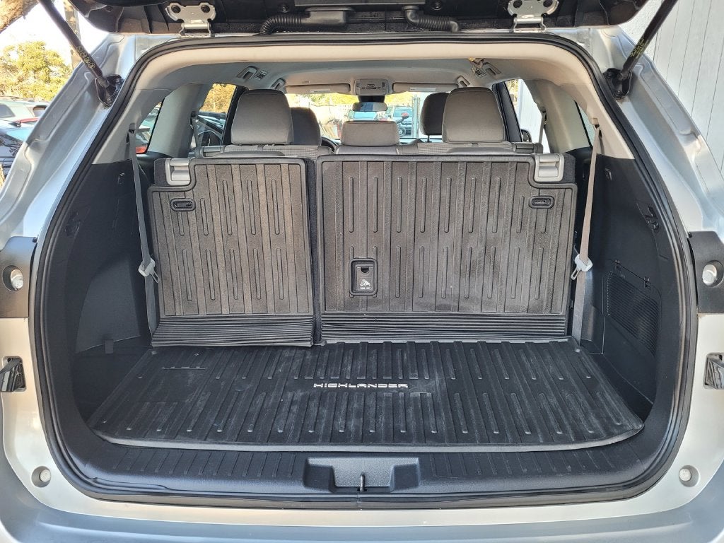 2022 Toyota Highlander L
