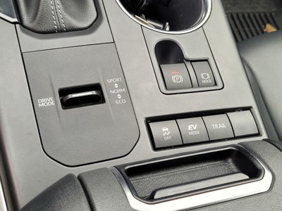 2022 Toyota Highlander Hybrid XLE AWD 8 Passenger 35 mpg