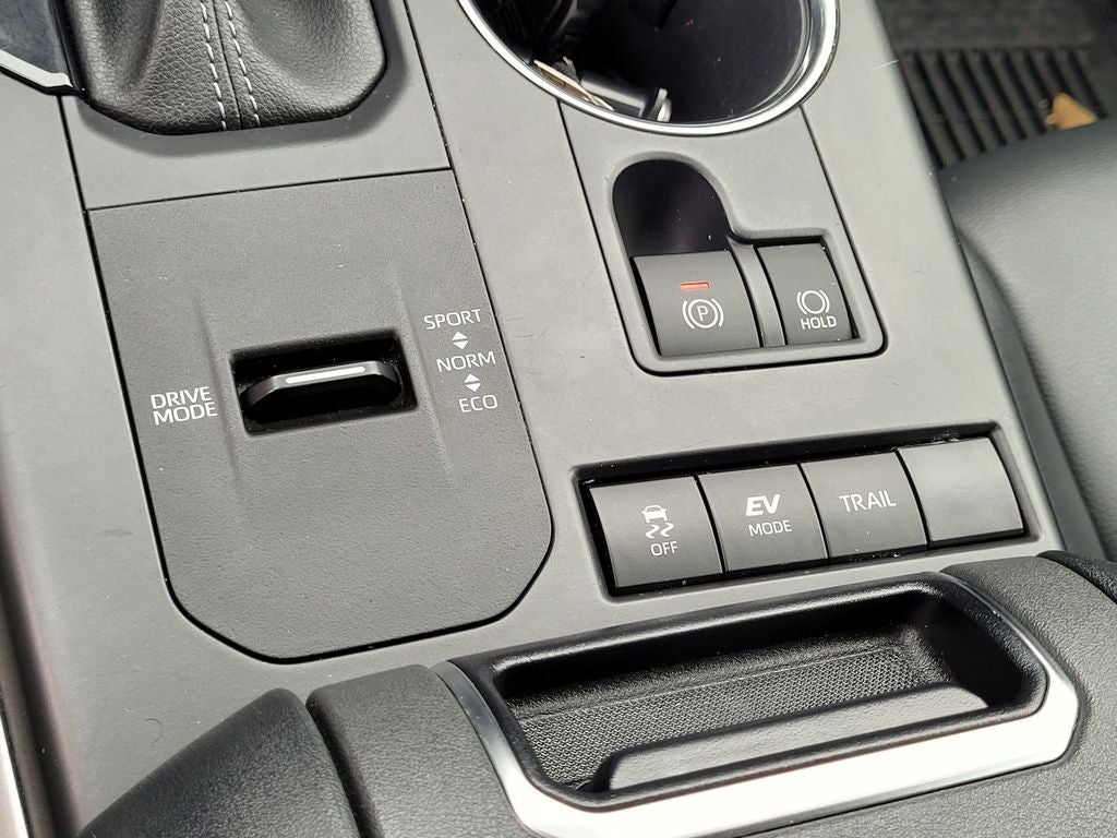 2022 Toyota Highlander Hybrid XLE AWD 8 Passenger 35 mpg