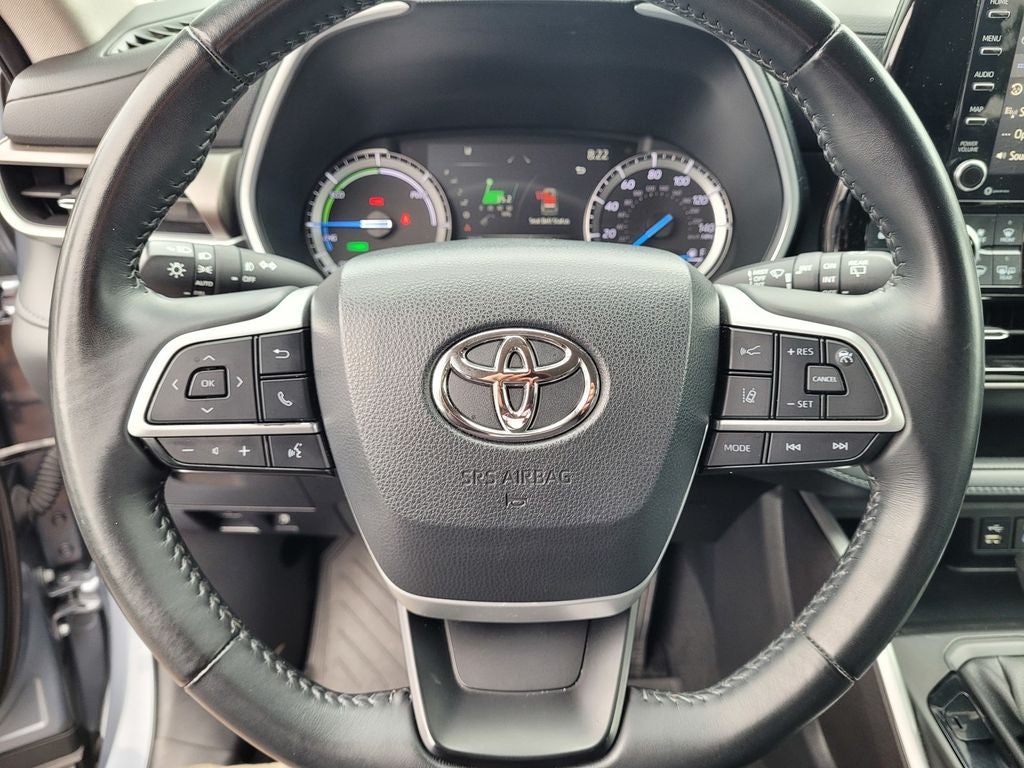 2022 Toyota Highlander Hybrid XLE AWD 8 Passenger 35 mpg