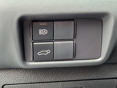 2022 Toyota Highlander Hybrid XLE AWD 8 Passenger 35 mpg