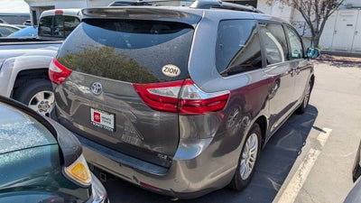 2016 Toyota Sienna XLE 8 Passenger
