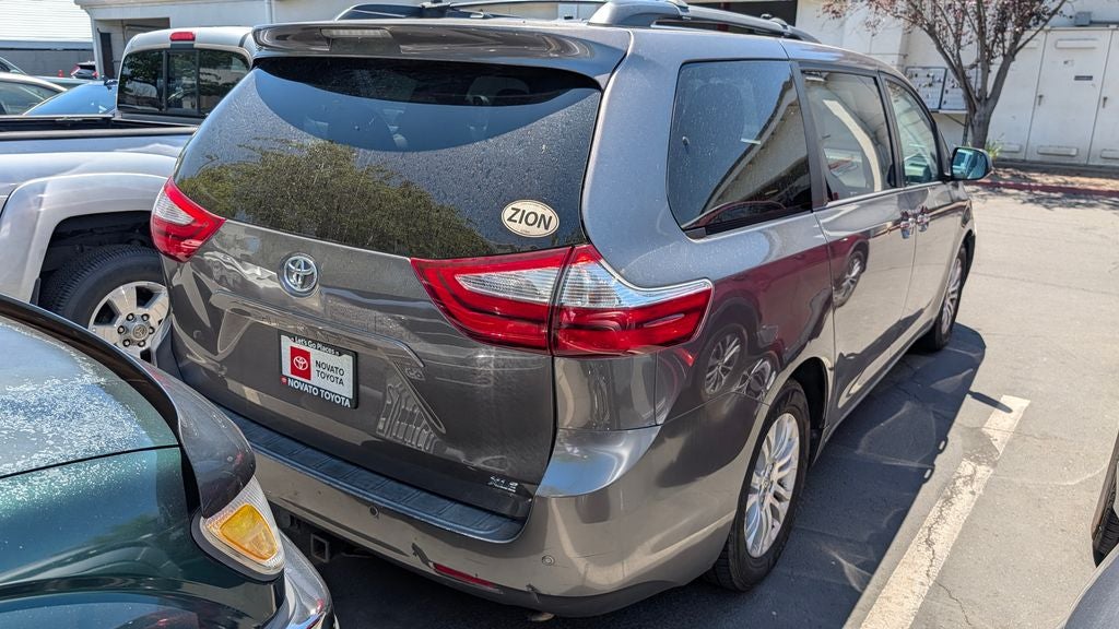 2016 Toyota Sienna XLE 8 Passenger