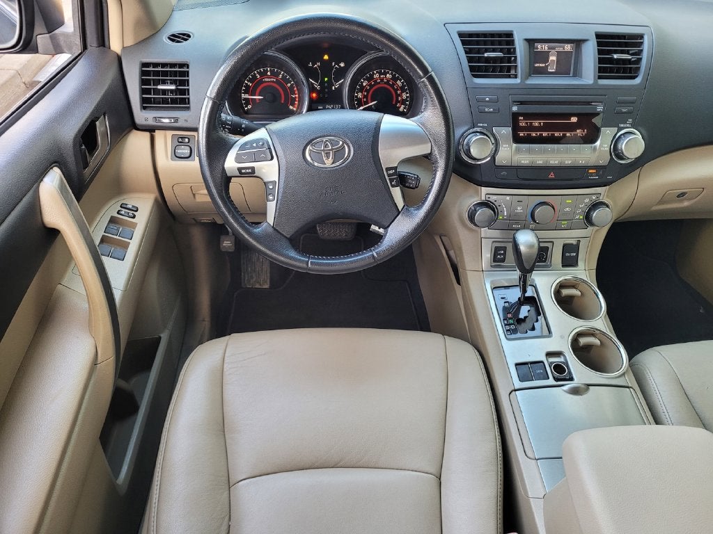 2012 Toyota Highlander SE