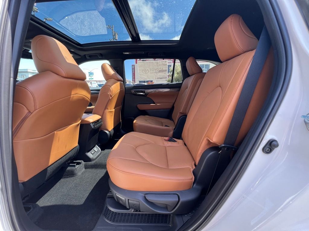 2026 Toyota Highlander Hybrid Platinum