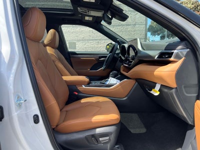2026 Toyota Highlander Hybrid Platinum