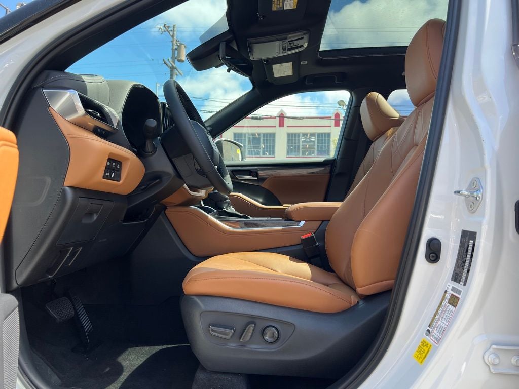 2026 Toyota Highlander Hybrid Platinum