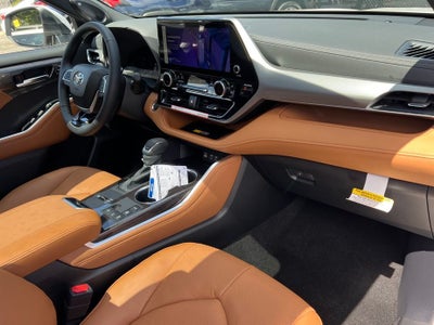 2026 Toyota Highlander Hybrid Platinum