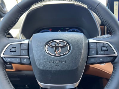 2026 Toyota Highlander Hybrid Platinum
