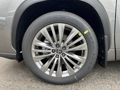 2026 Toyota Highlander Hybrid Platinum