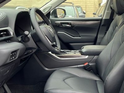 2026 Toyota Highlander Hybrid Platinum