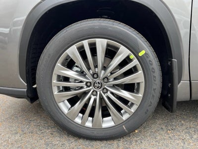 2026 Toyota Highlander Hybrid Platinum