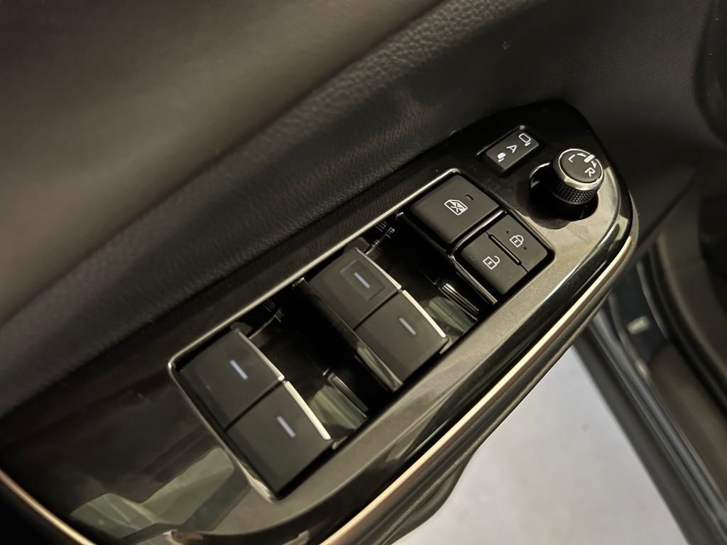 2026 Toyota Toyota Crown Nightshade