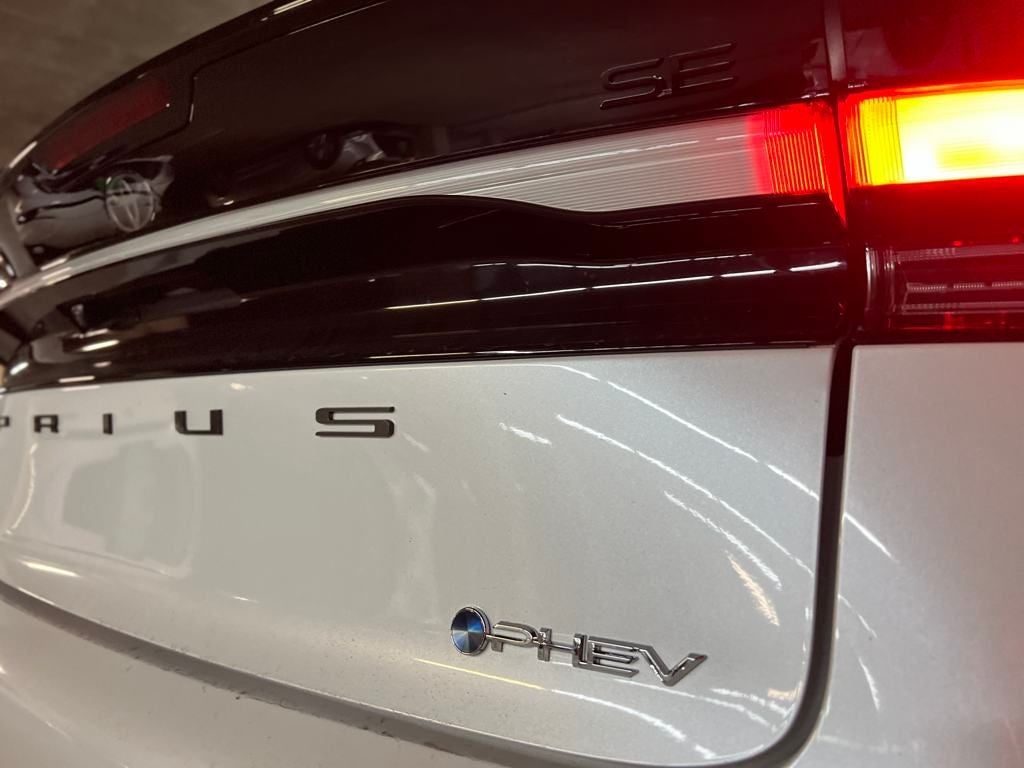2026 Toyota Prius Plug-in Hybrid SE