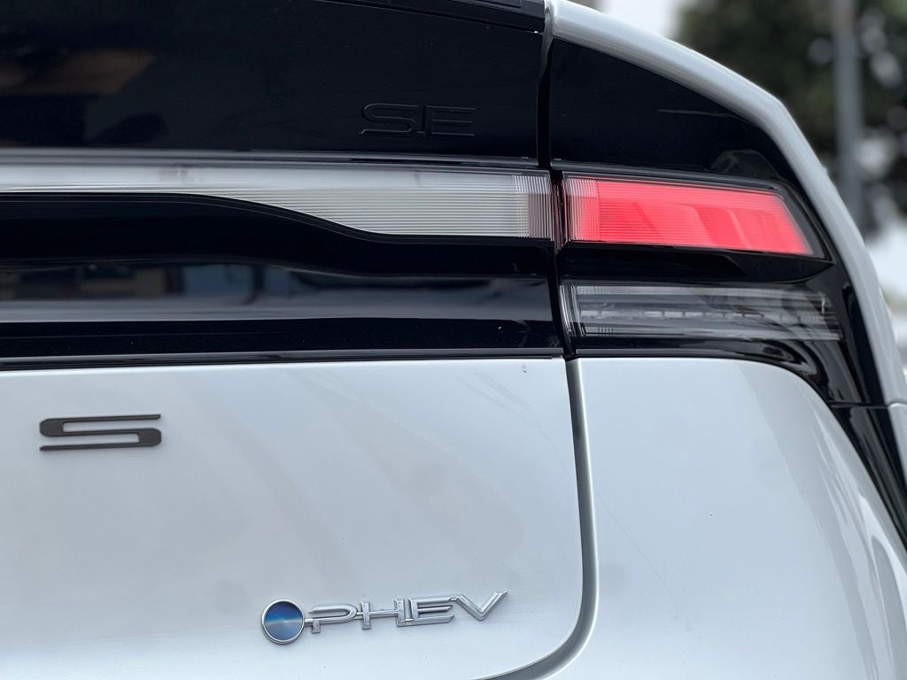 2027 Toyota Prius Plug-in Hybrid SE