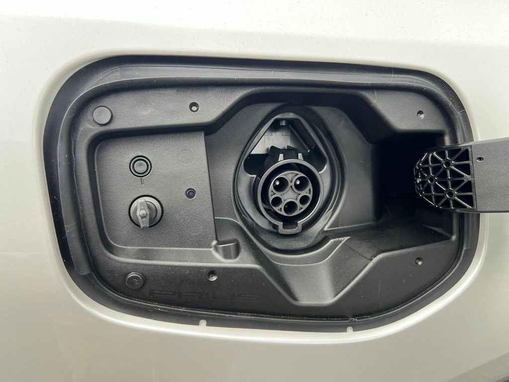 2027 Toyota Prius Plug-in Hybrid SE