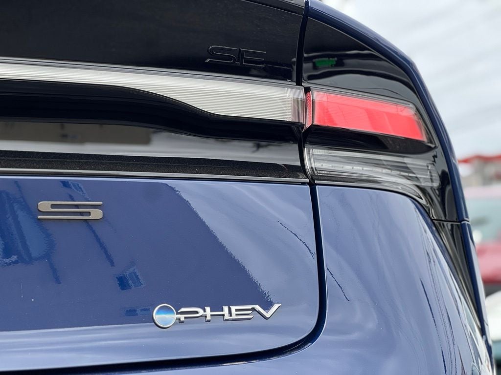 2027 Toyota Prius Plug-in Hybrid SE