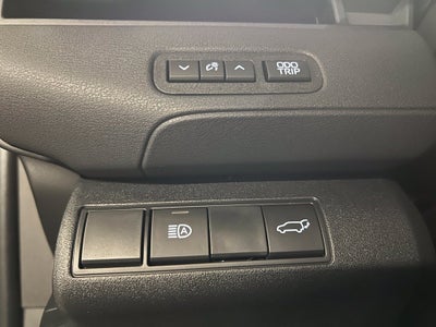 2027 Toyota C-HR SE