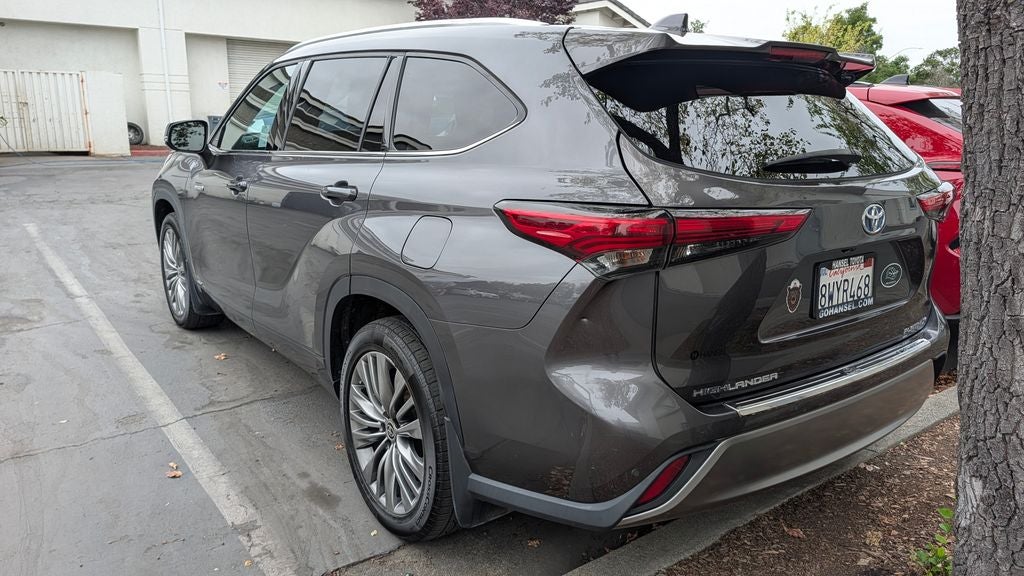2021 Toyota Highlander Hybrid Platinum