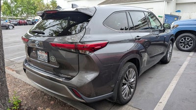 2021 Toyota Highlander Hybrid Platinum